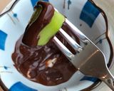 Hình bước làm 3 của món Chocolate fondue xóm nhà lá