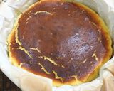 Foto langkah ke 6 dari resep Basque Burnt Cheesecake.