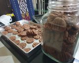 Foto langkah ke 7 dari resep CHOCOLATE Fork Biscuits (biskuit coklat garpu).