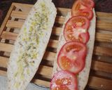 Foto del paso 2 de la receta: Bocadillo de tomate, jamón serrano y queso de cabra