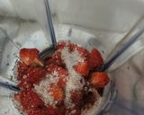 Foto langkah ke 2 dari resep Jus Strawberry.