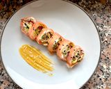 Foto del passaggio 9 della ricetta Uramaki di Salmone con Formaggio di Capra, Nduja e Avocado