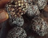 Foto del paso 7 de la receta: Trufas de quinoa pop y coco