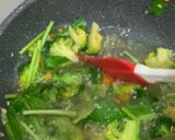 Foto langkah ke 3 dari resep Sop Brokoli X Caisim Bawang Putih.