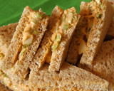 Foto del paso 3 de la receta: Sándwiches “de dedo” rellenos de mousse de merluza y palmitos