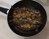 Foto langkah ke 4 dari resep Ikan kembung kuah nanas.