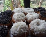 Foto langkah ke 11 dari resep Donat hitam putih.