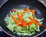 A picture of step 4 of Malaysian Hokkien Noodles.