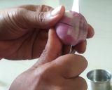 A picture of step 4 of Vinegar onion sirke wale pyaz.