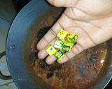 A picture of step 4 of Sphageti with irish and fish.