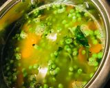Zöldborsó krémleves, kecskesajt golyóval és kolbászmártással recept fázis 3 fotója