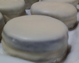 Foto del paso 5 de la receta: Alfajor tipo oreo bañados