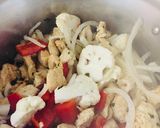 Foto del paso 2 de la receta: Salteado de pollo con coliflor!