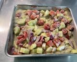 Une image de l'étape 9 de Salade de concombre, tomates et feta sauce roquefort.