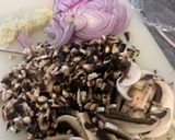 A picture of step 1 of Mushroom, spinach and chestnuts on toast.