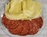 Foto del paso 1 de la receta: 🍻Picada festiva🍻 "Candy cane" de cantimpalo y queso 🍻