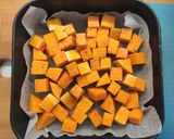 Foto del passaggio 2 della ricetta Zucca arrosto alle erbe aromatiche