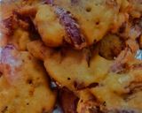 A picture of step 3 of Onion Pakoda.