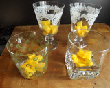 Foto del paso 3 de la receta: Crema de mango y chocolate blanco con avellanas