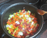 Foto del paso 4 de la receta: Pollo frito en salsa con papas cocidas