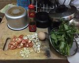 Foto langkah ke 1 dari resep Kangkung Tumis Jamur + 🍅 + 🍳.