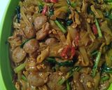 Foto langkah ke 6 dari resep Kwetiau Goreng ala Embun.