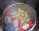 Foto del paso 7 de la receta: Contramuslos asados en freidora de aire con papas arrugas, piña y mojo verde
