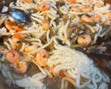 Foto del passaggio 5 della ricetta Noodles con gamberi