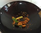 Foto langkah ke 2 dari resep Kerang kuah kuning pedas.