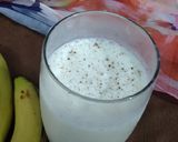A picture of step 4 of Banana milkshake.