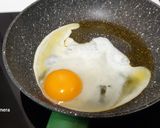 Foto del paso 4 de la receta: Huevo a la plancha con champiñones y trigueros