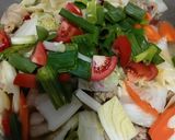 Foto langkah ke 5 dari resep Tumis Sawi Putih Kuah Bening.