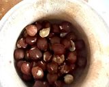 Une image de l'étape 3 de Pommes au four farcies à la banane jus au rhum toppings raisins secs et noisettes 🍎🍏.