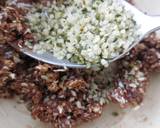 Foto del paso 1 de la receta Bolitas energéticas de chocolate, avena y semillas de cáñamo con toque de Agua de Mar