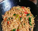 Foto langkah ke 6 dari resep Mie Goreng Batang Talas.