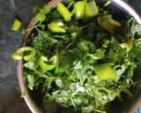 A picture of step 1 of Peanut and coriander chutney.