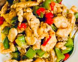 รูปขั้นตอนการทำที่ 6 ของ หมูไก่ผัดพริกหวานราดข้าว