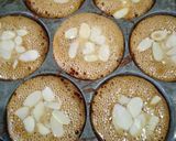 Foto langkah ke 4 dari resep Cake Sarang Semut Almond praktis.