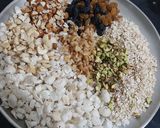 A picture of step 1 of Healthy Makhana Oats tonic Bar.
