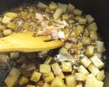 A picture of step 3 of Burnt Onions with Green Beans and Potatoes.