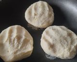 Foto del paso 4 de la receta: Pancitos🥯de papa, yuca🧇y queso🧀🥔🍞