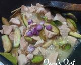 A picture of step 2 of Thai Green Curry Chicken.
