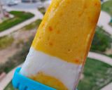 A picture of step 3 of Mango popsicles.