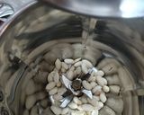 A picture of step 1 of Cold milk peanut drink.