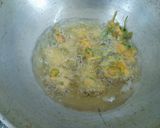 कांदा भजी (kanda bhaji recipe in marathi) रेसिपी स्टेप 2 फोटो 