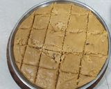 रवा बेसन बर्फी (rava besan barfi recipe in marathi) रेसिपी स्टेप 4 फोटो 