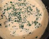 Une image de l'étape 4 de Poulet aux épinards et parmesan.