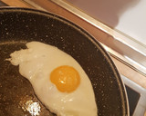Foto del paso 4 de la receta: Patatas y huevos "fritos"