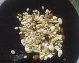 चटपटी ड्राई फ्रूट्स दाल मोठ (Chatpati dry fruits dalmoth recipe in Hindi) रेसिपी चरण 3 फोटो