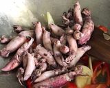 Foto langkah ke 2 dari resep Tumis cumi asin.